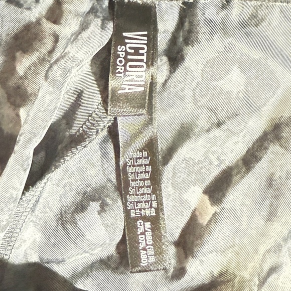 Victoria secret sport Black Leopard Print Shorts size medium - Picture 5 of 6